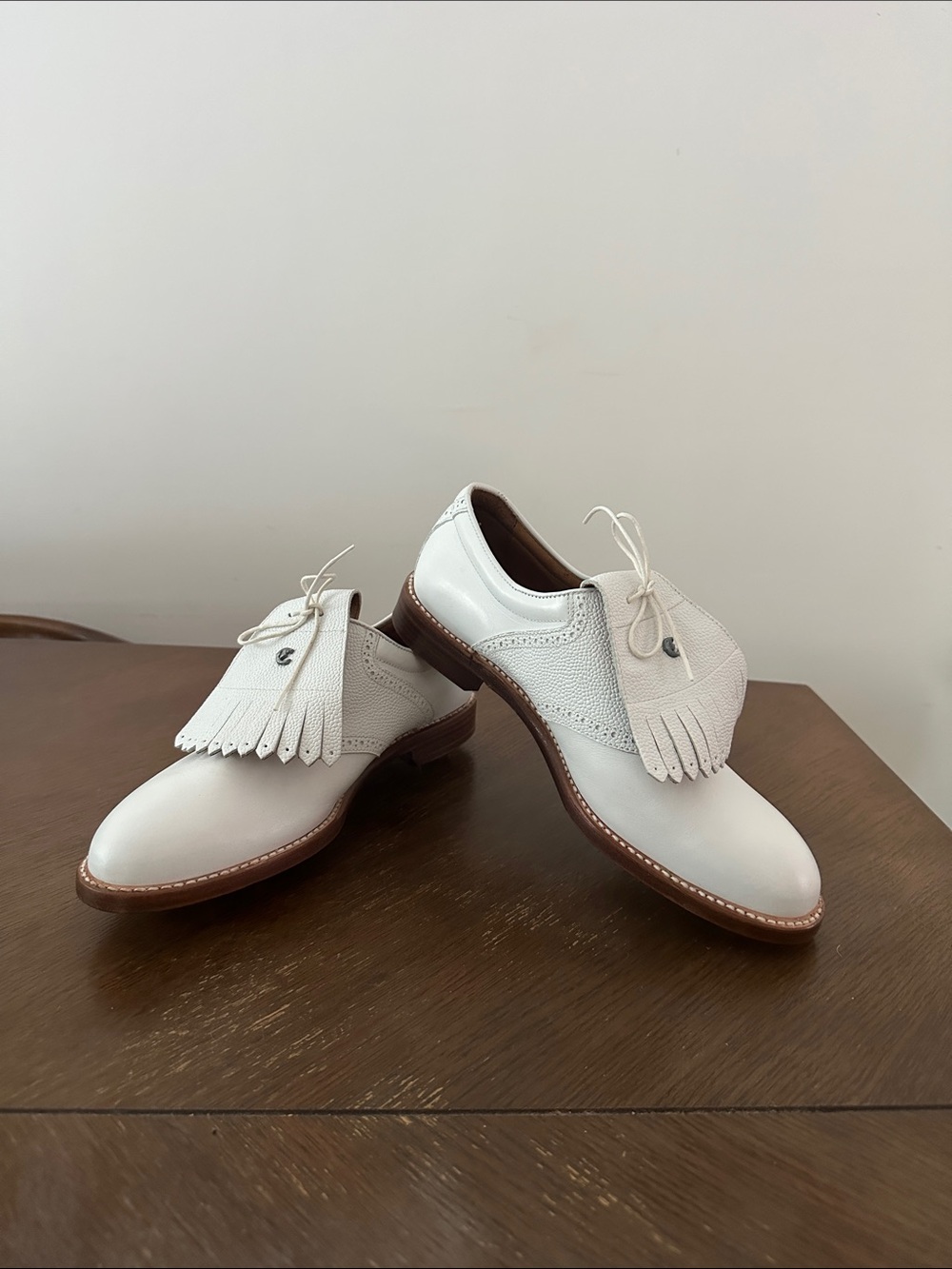 Callaway Golf White Leather Fringe Derby Oxfords with Brown Welt & Metal Spike